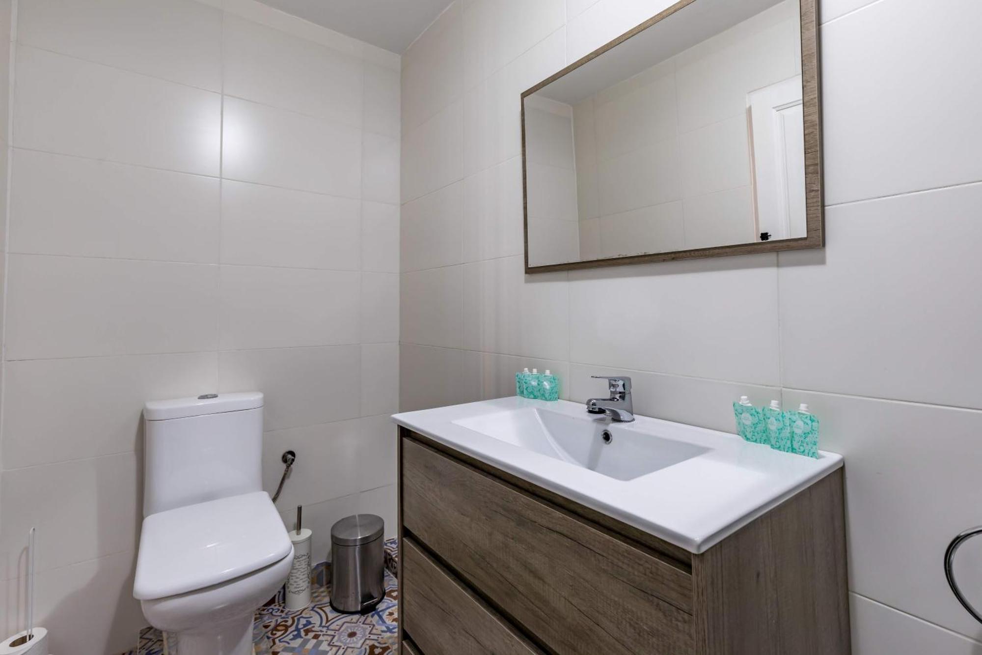 Travel Habitat Port Valencia. Room photo